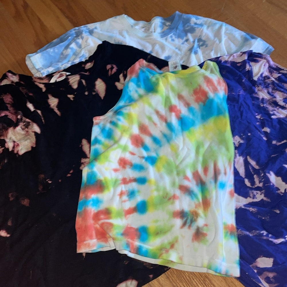 Tie dye shirt bundle of 4 tops
